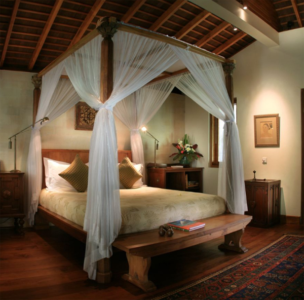 traditional-joglo-bedroom-in-villa-seminyak