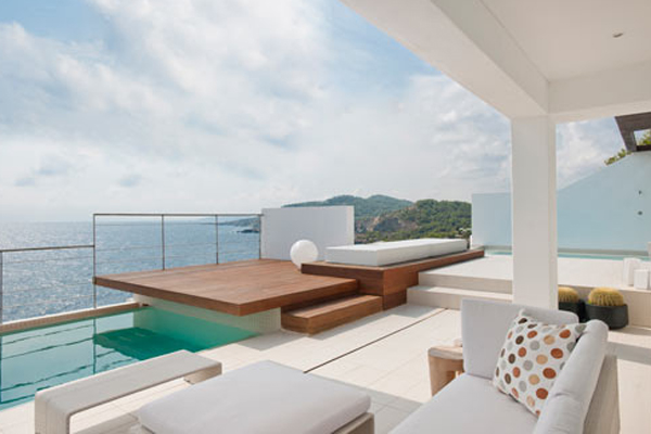 white-beach-house-with-outdoor-furniture-by-juma-architects