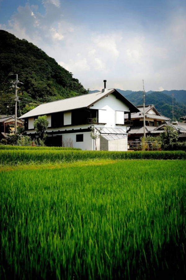 traditional-japanese-house-design-with-natural-elements
