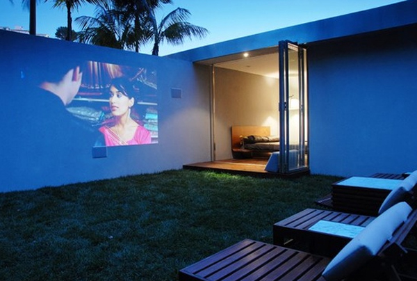 15-wonderful-outdoor-home-theater-images