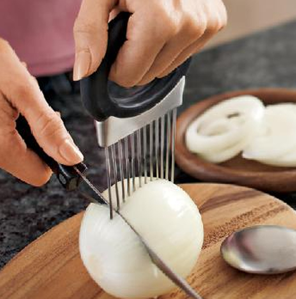 creative-and-fun-kitchen-gadget-with-onion-holder