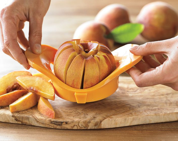 creative-and-fun-kitchen-gadget-with-peach-pitter
