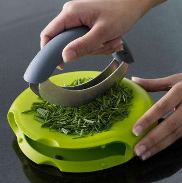 kitchen-appliances-with-compact-herb-chopper
