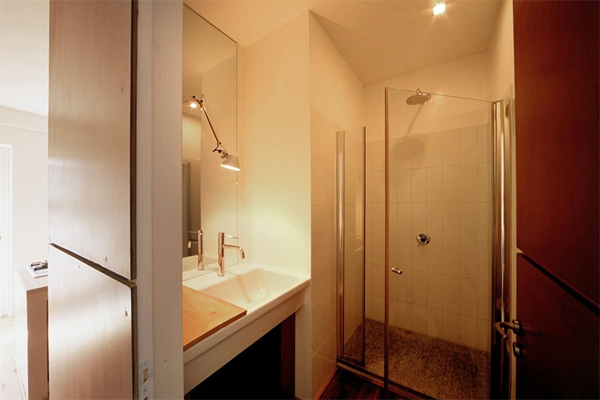 small-apartments-with-bathroom-design-located-in-turin