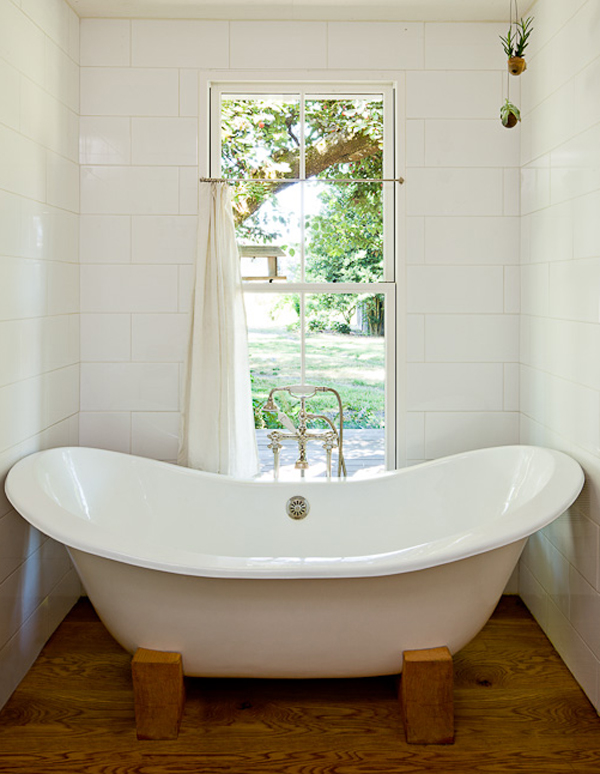 small-house-with-rural-bathtubs-by-jessica-helgerson
