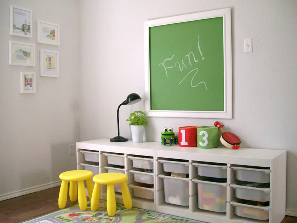 Chalk-board-with-childs-play-room