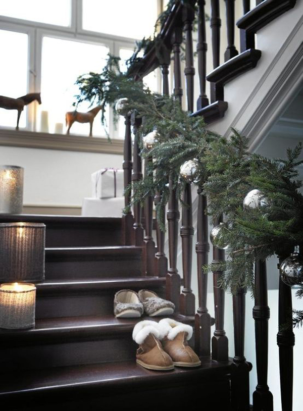 35 Amazing Christmas Staircase With Banister Ornaments