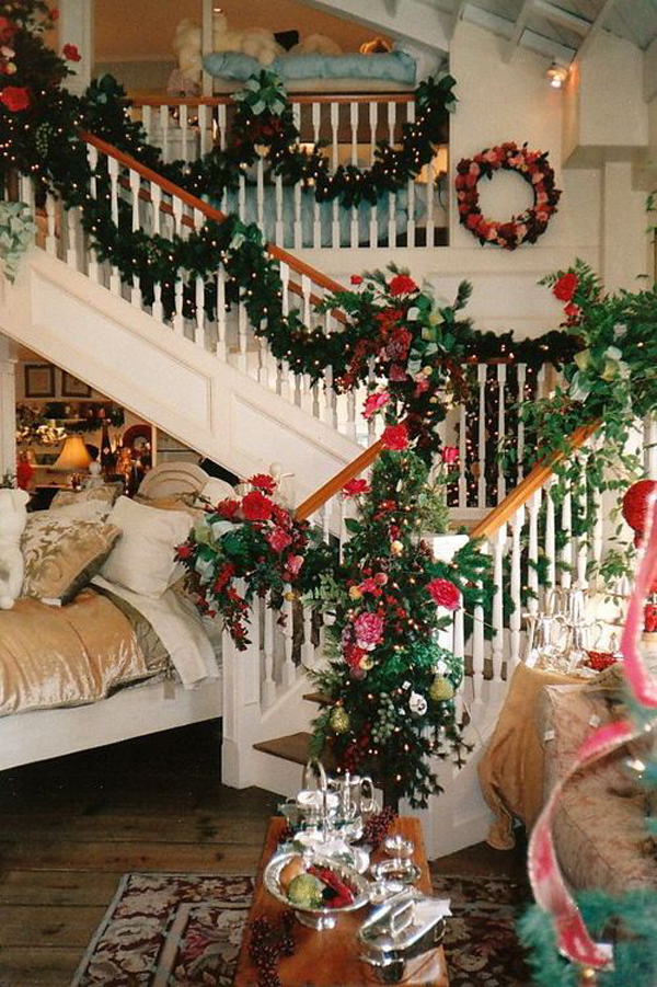 35 Amazing Christmas Staircase With Banister Ornaments  HomeMydesign