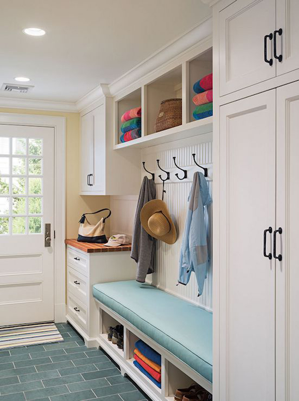 Unique Mud Room Design for Large Space