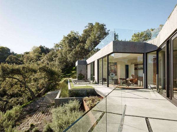 Oak Pass House With Coast Live Oaks In Beverly Hills