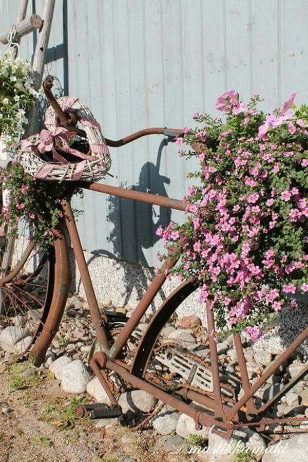 22 DIY Bicycle Planters With Vintage Vibe