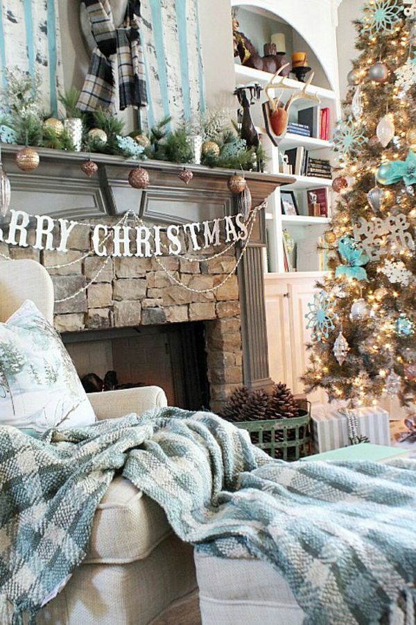 20 Beautiful Christmas Trees With Warm Fireplace Decor
