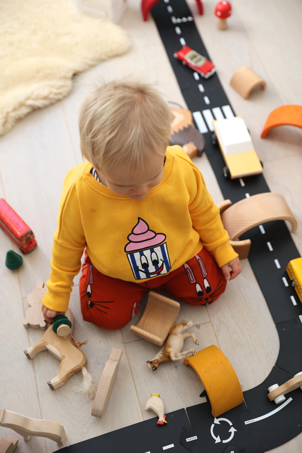 Awesome Kids Playroom Decor With Track For Cars And Toys