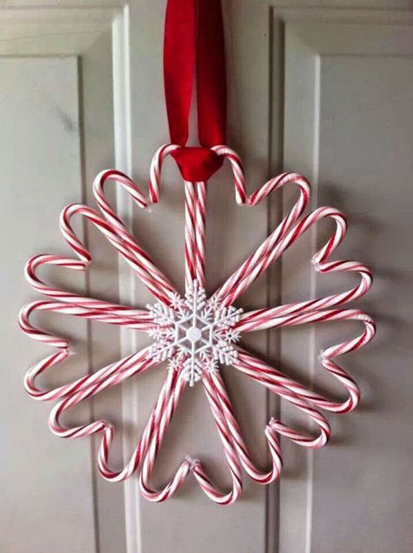 18 Delicious Candy Cane Christmas Wreaths