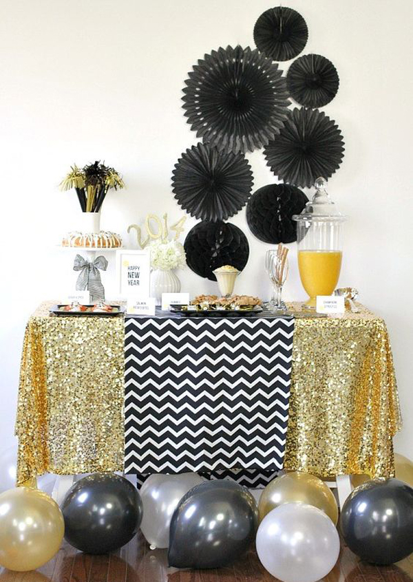 33 Black And Gold NYE Party Decor Ideas - Shelterness