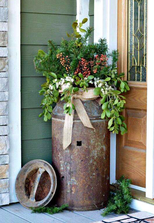 20 Most Amazing Outdoor Winter Planters For Christmas Season | HomeMydesign