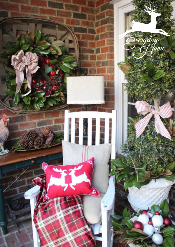 15 Simple Ways To Decorate Your Christmas Porch With Rustic Feel