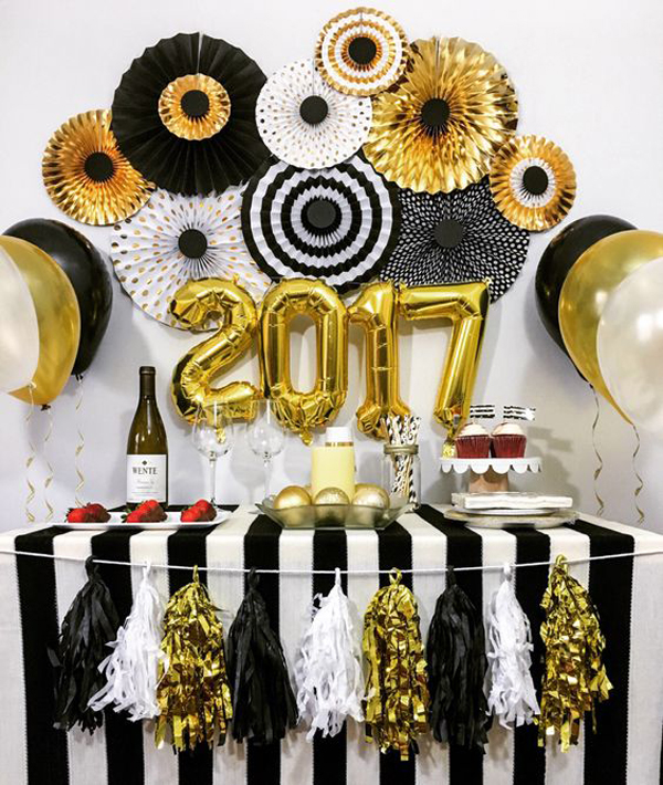 20 Black And Gold New Year Party For Last Holiday