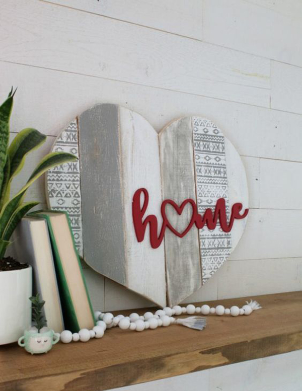 25 Super Romantic Wooden Signs For Valentine’s Day