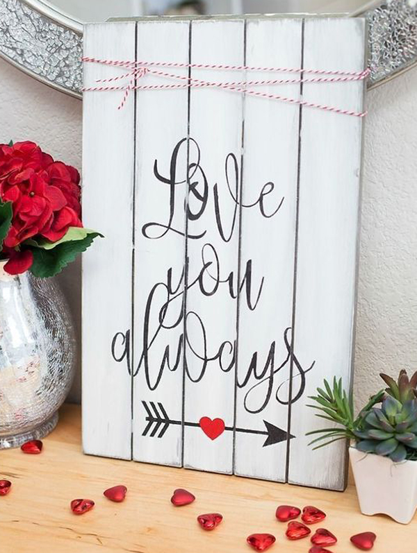 25 Super Romantic Wooden Signs For Valentine’s Day