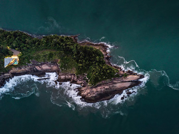 Casa Peninsula: The Incredible Clifftop Residence In Brazil
