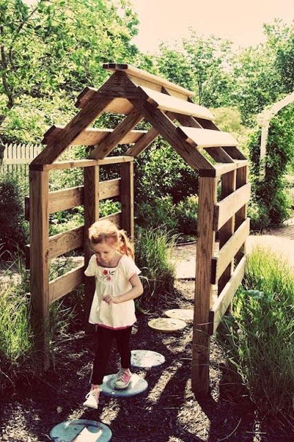 25 Beautiful Outdoor Kids Projects With Recycled Pallets