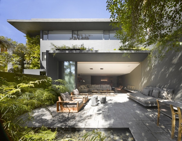 Barrancas House: 1970’s Home Renovation With Nature Elements