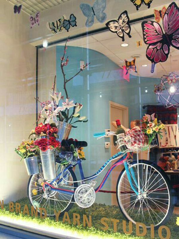 25 Cool And Creative Store’s Window Display Ideas