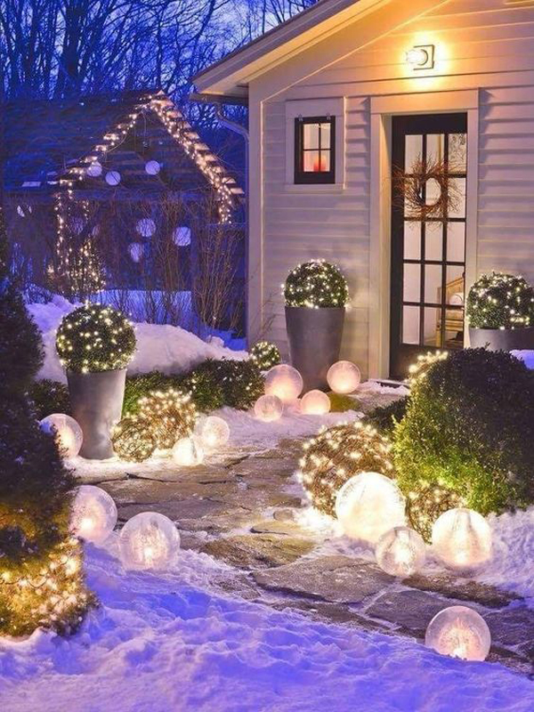 25 Most Awesome Outdoor Christmas Gardens HomeMydesign