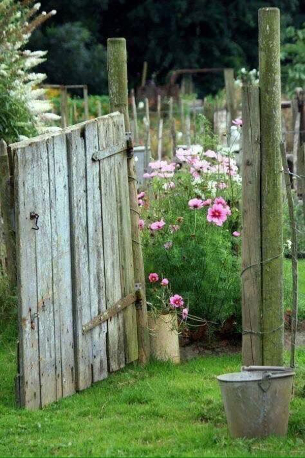 25 Rustic Fencing Ideas To Make Sure Your Garden Safe