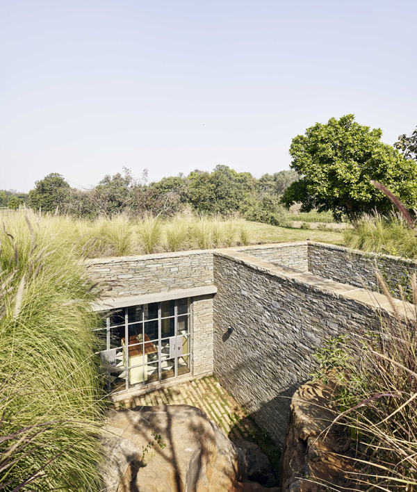 Riparian House: Hidden Nature Paradise In India