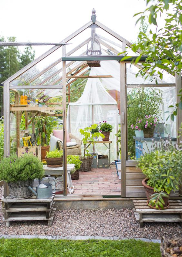 20 Small Greenhouses To Escape In Backyards