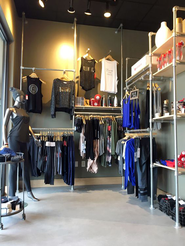 20 Clothing Store Display Ideas For Teen Shop'er | HomeMydesign