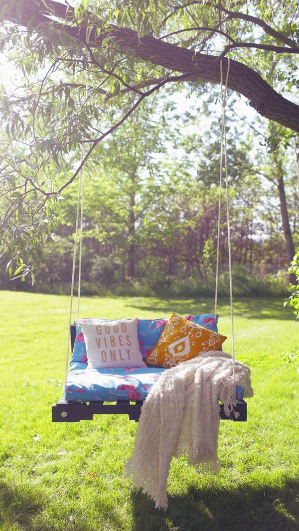 20 Most Comfortable Reading Nooks For Outdoors