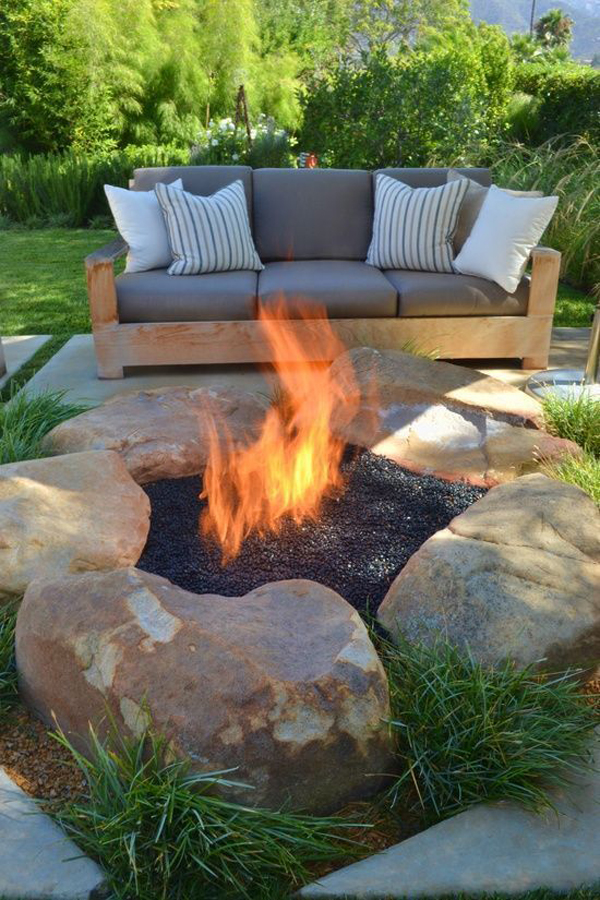 40 Beautiful Fire Pit Ideas To Warm Up Your Outdoor Living Space