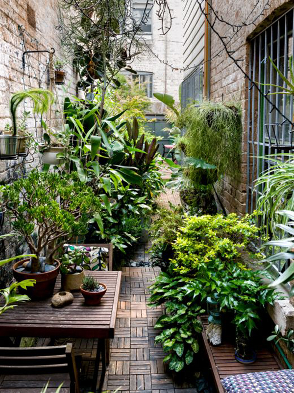20 Tiny Courtyard Garden With Cozy Seating