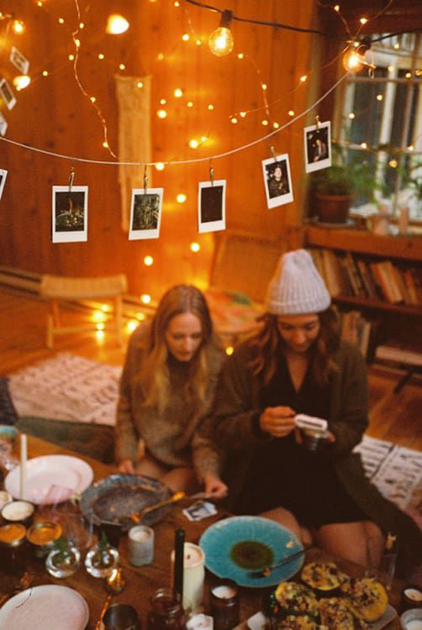 25 Fun Friendsgiving Decor Ideas For Holiday Celebrating