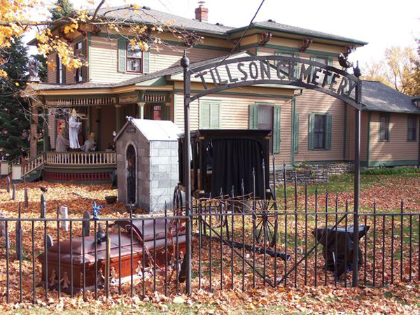 23 Welcome Scary Gate Design Ideas For Halloween