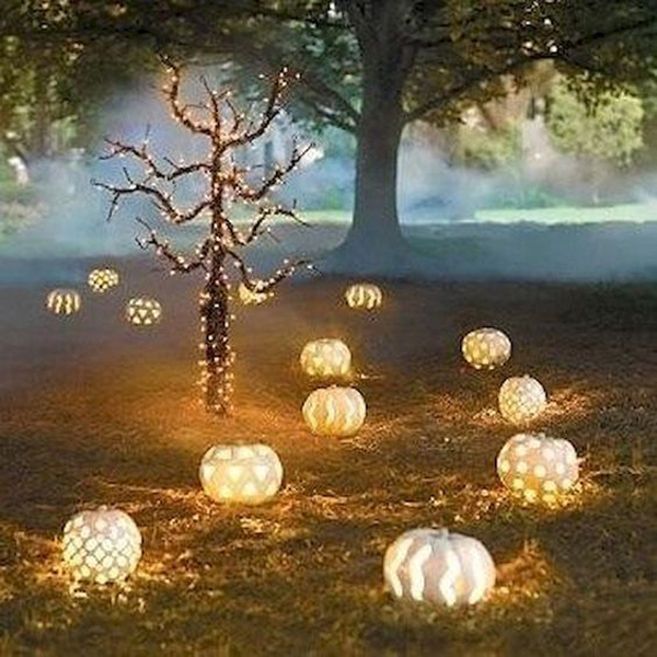 30 Mysterious Halloween Lighting Ideas That Improve Your Outdoors