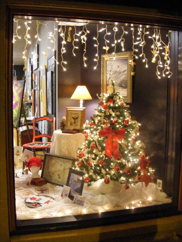 35 Wonderful Christmas Window Display Ideas On A Budget | HomeMydesign