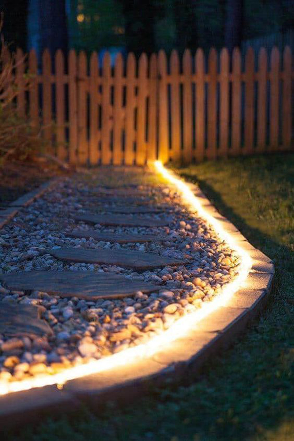 20 Beautiful DIY Outdoor Lights For Valentine’s Day