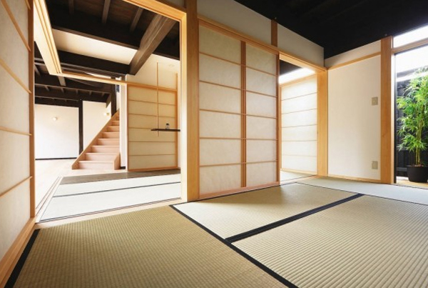 traditional-japanese-house-decor-with-wooden-architecture | HomeMydesign