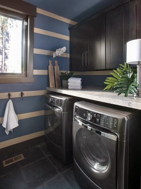 black-laundry-room-with-plants | HomeMydesign