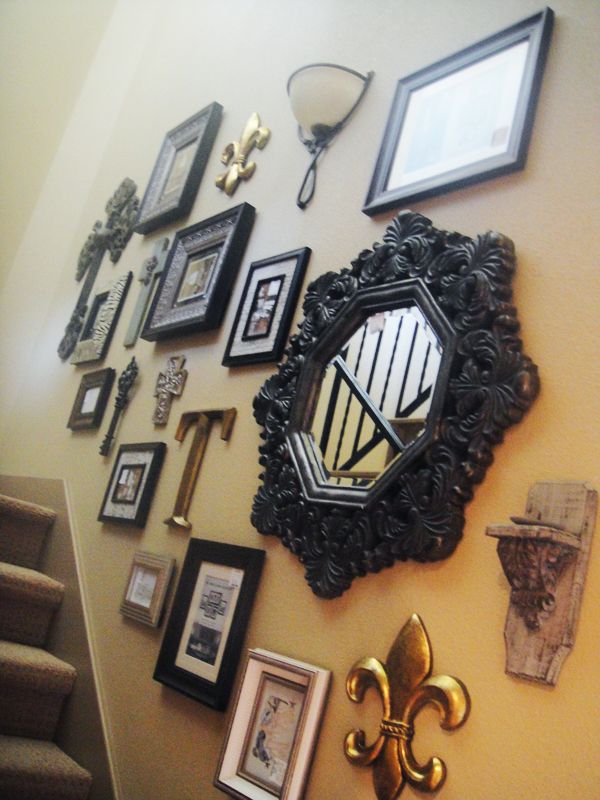 photo-wall-hanging-in-stair HomeMydesign