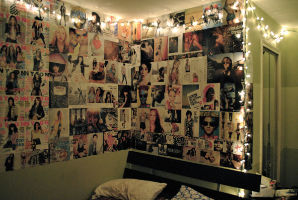 punk-bedroom-lighting-and-wall-poster | HomeMydesign