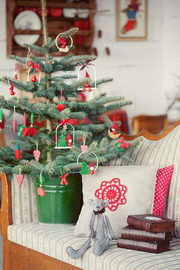 20 Brilliant Christmas Tree Saving Ideas | HomeMydesign