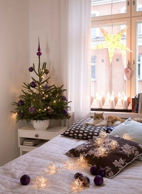 small-christmas-tree-bedroom HomeMydesign