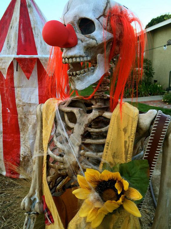 halloween clown decorations skeleton scary circus creepy outdoor decor cool homemydesign clowns carnival theme bal masqué inspiration haunt haunted skeletons