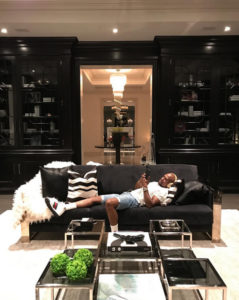 relaxing-floyd-mayweather-living-rooms | HomeMydesign