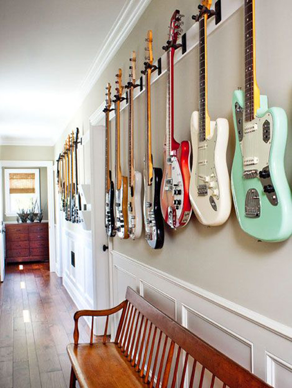 guitar-display-wall-art-in-hallway-decor HomeMydesign